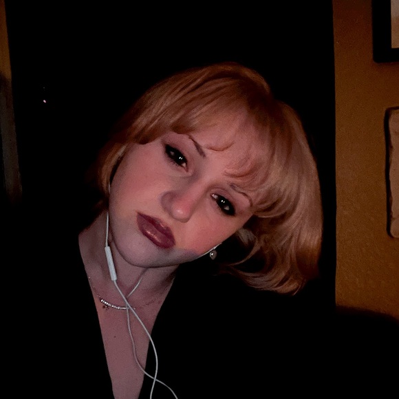 Meet your Posher, Claire - Picture 1 of 1